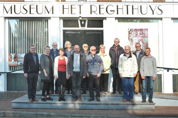 kantklossers Tine Lock en Aagje van Meerkerk